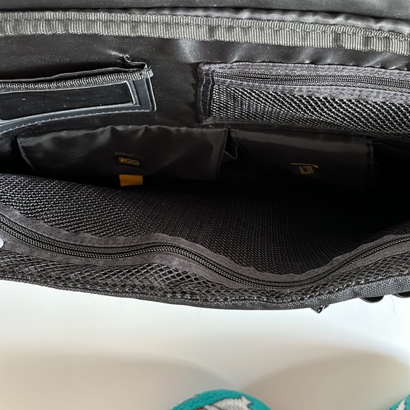 Targus 13” Shoulder/Messenger Laptop Bag with Strap - Picture 5 of 12